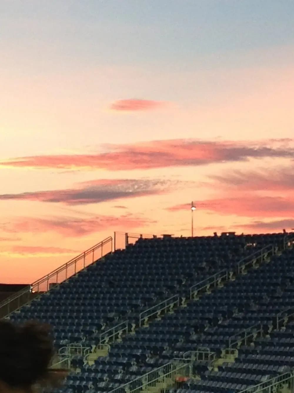El estadio al atardecer