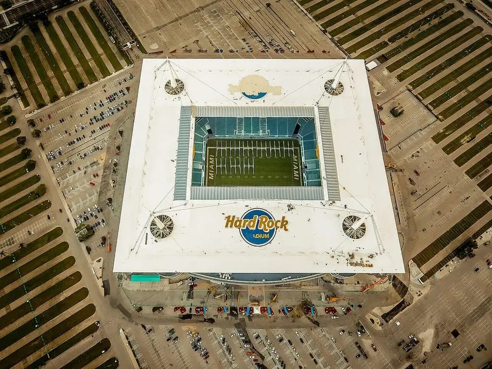 El estadio renovado antes de su primer partido de la NFL