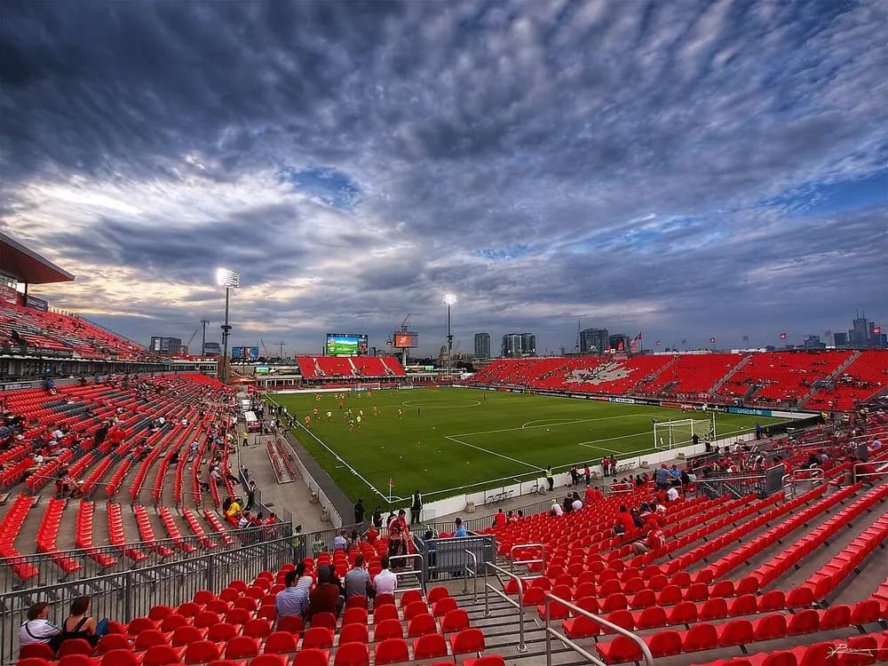 Interior del estadio durante un partido
