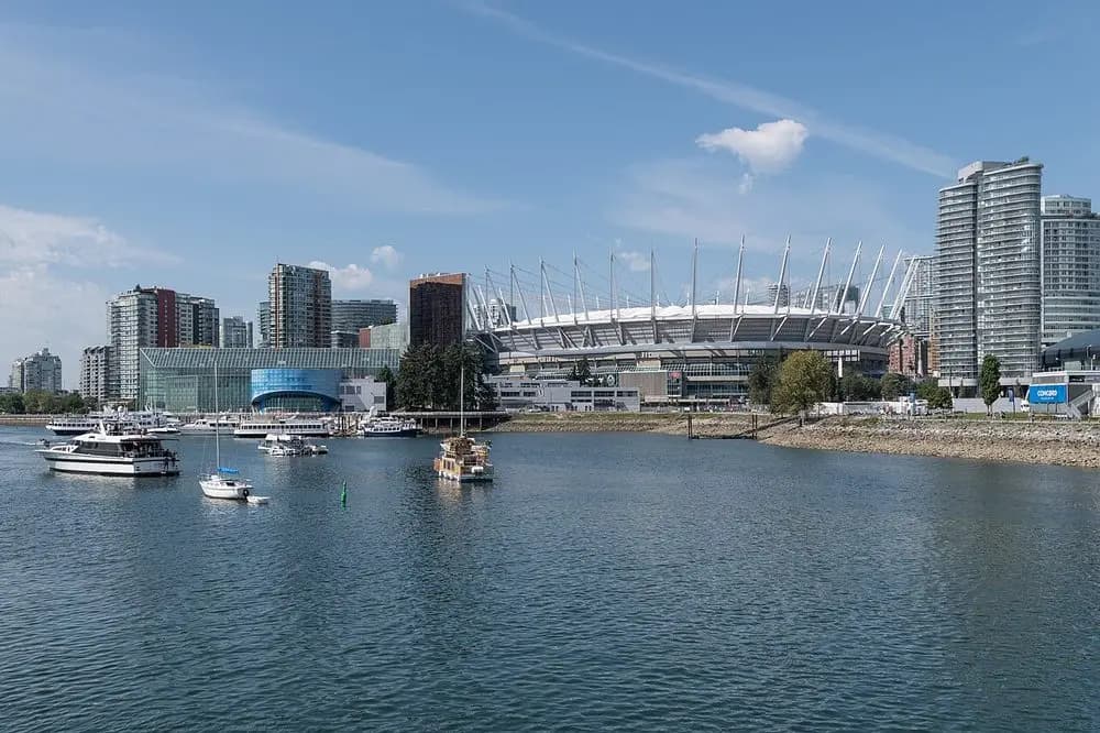 El estadio desde el este en 2024