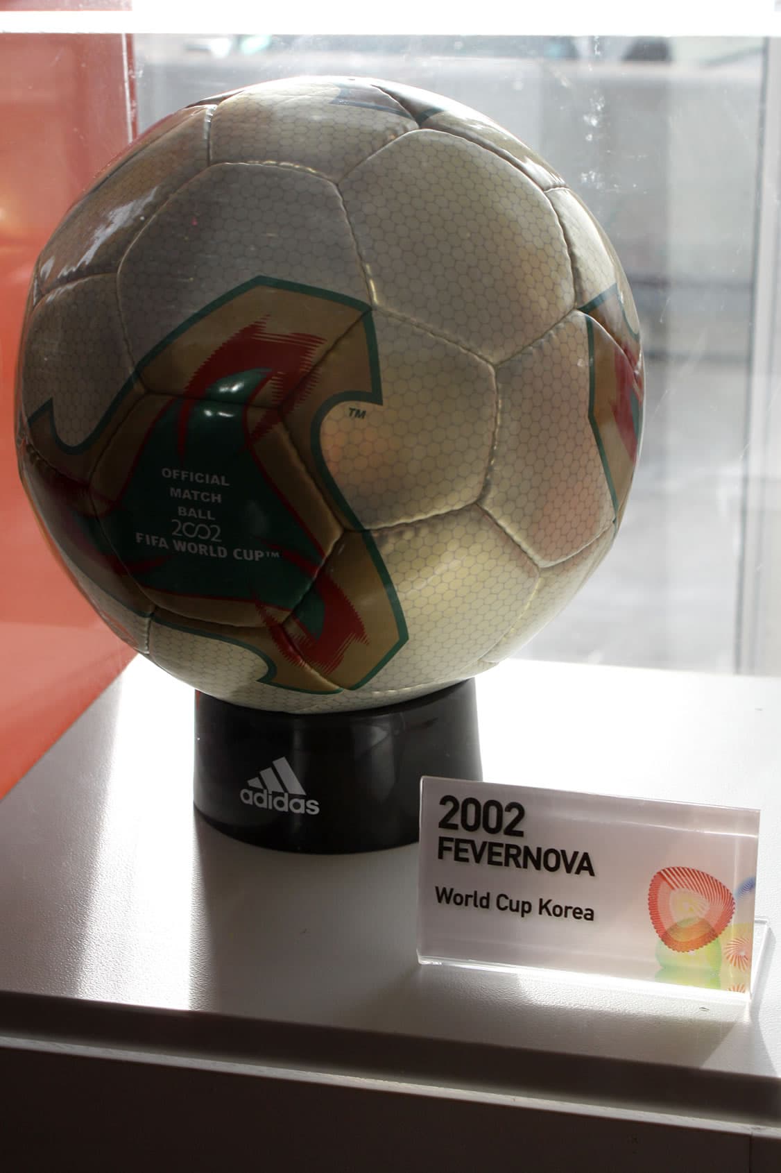 Adidas Fevernova, balón oficial de Corea-Japón 2002