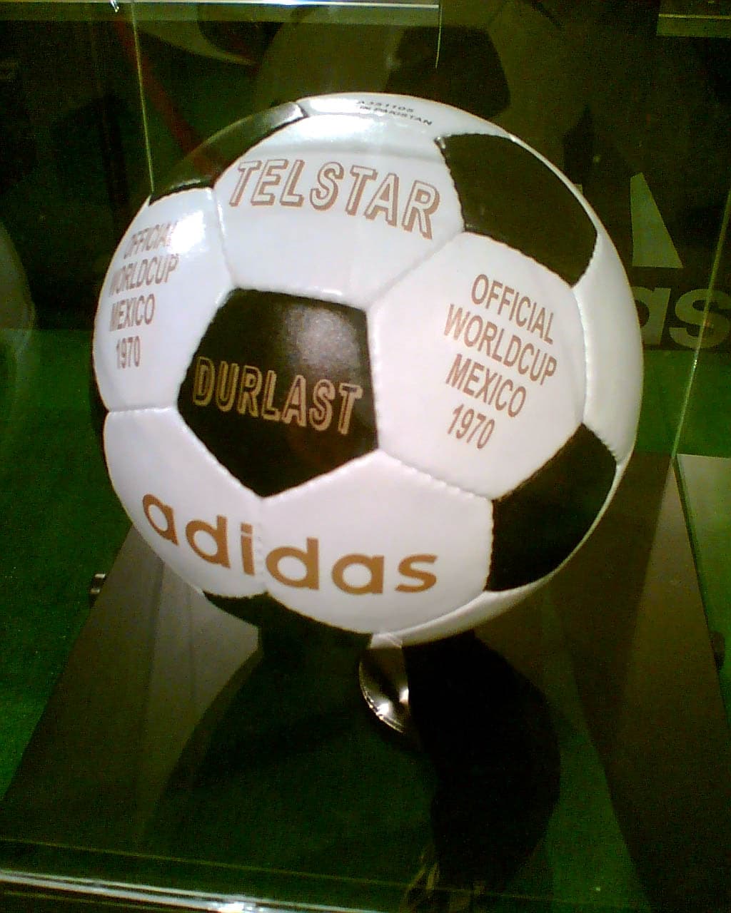 Adidas Telstar Durlast, evolución del balón de 32 paneles